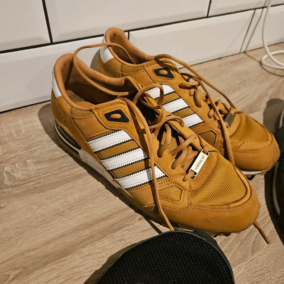 2 adidas & 1 puma - Image 3