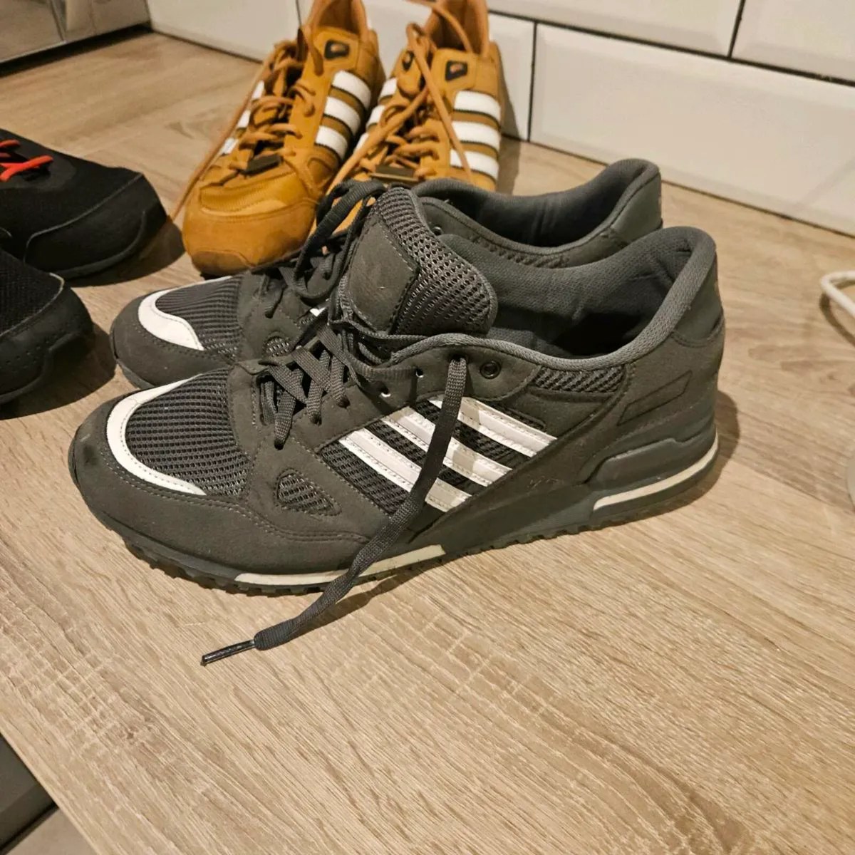 2 adidas & 1 puma - Image 4