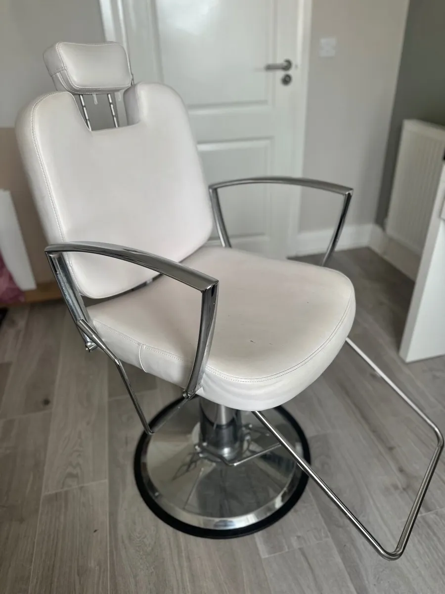 Brow Beauty chair - Image 1