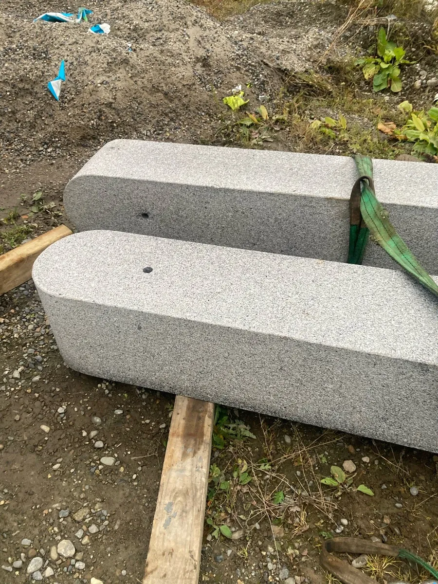 Granite piers - Image 1