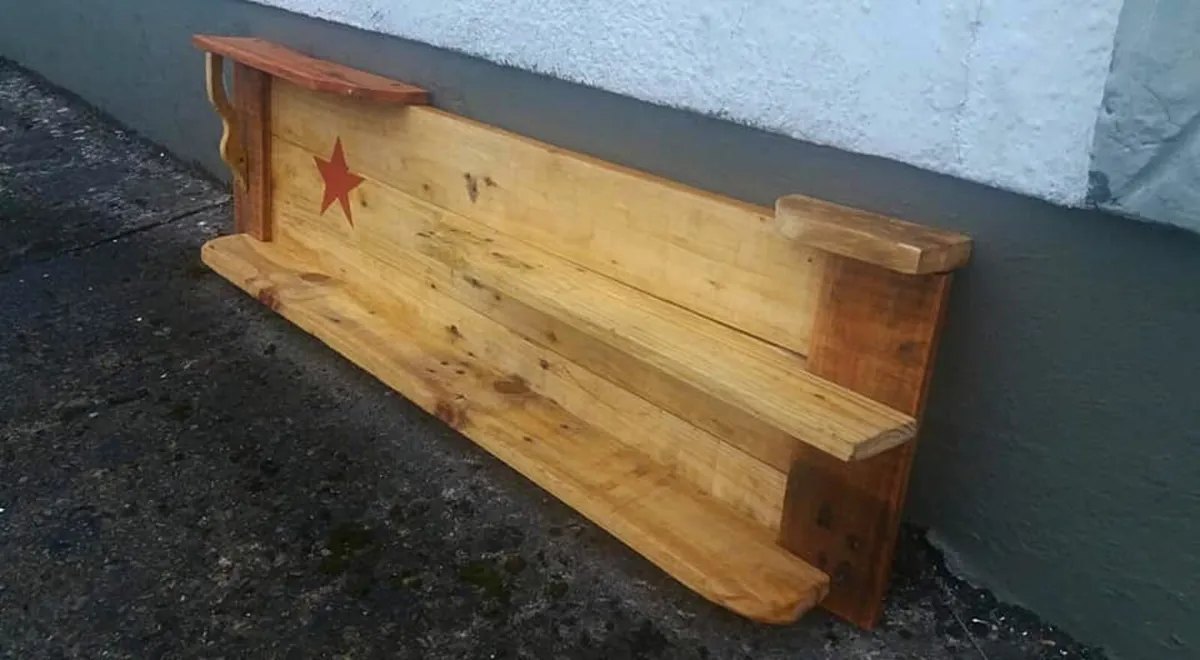 Rustic Floating Staggered shelf display - Image 4