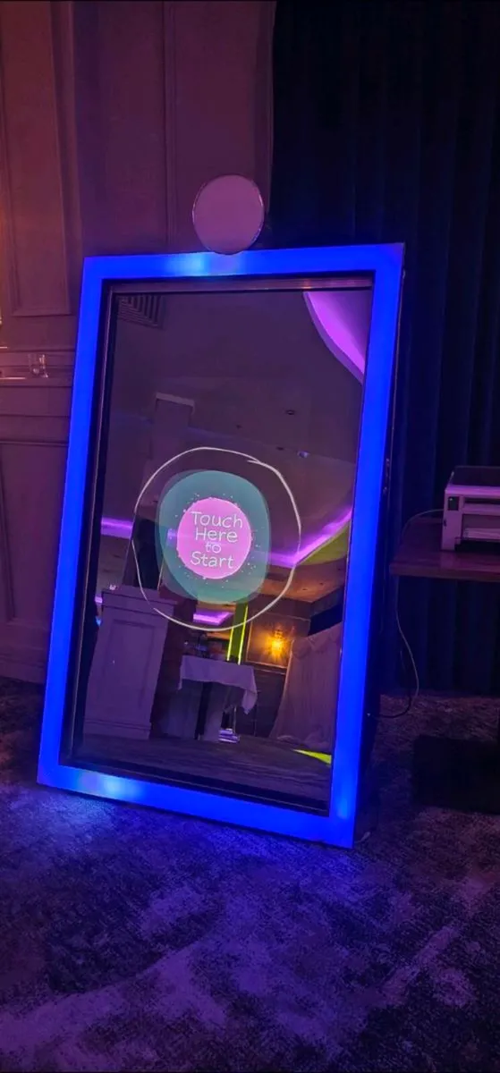 Selfie Mirror Booth