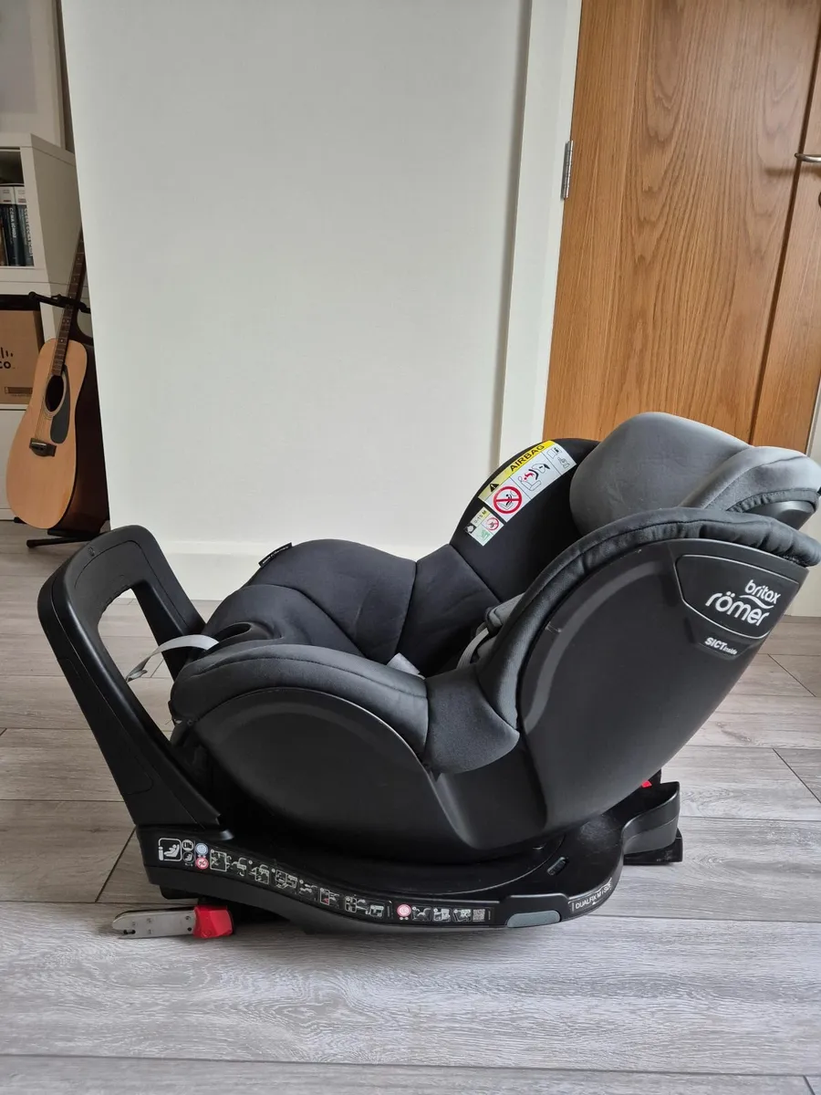 Dualfix M I-Size car seat - Image 1