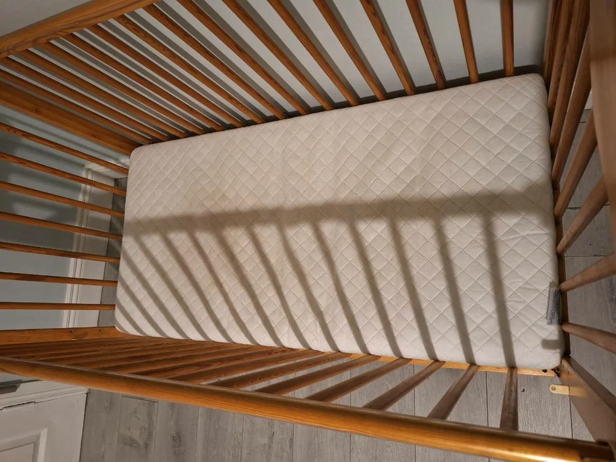 Cot + mattress - Image 2