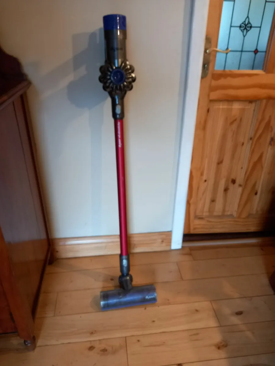 Dyson V6 Cordless Vacuum Cleaner – Excellent Condi - Image 2