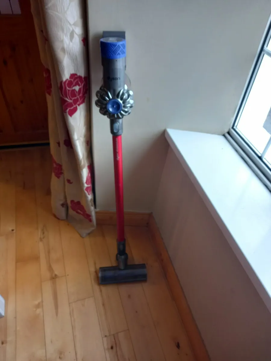 Dyson V6 Cordless Vacuum Cleaner – Excellent Condi - Image 4