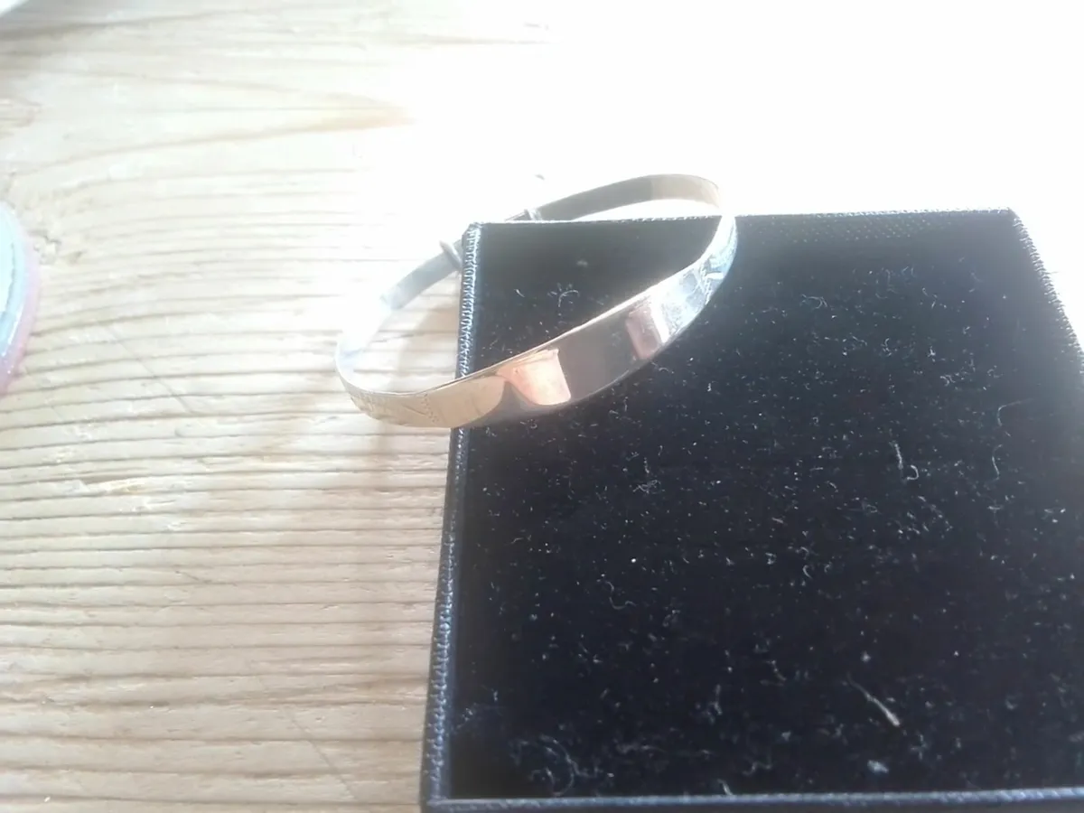 VINTAGE SOLID  STERLING SILVER BABY BANGLE - Image 1