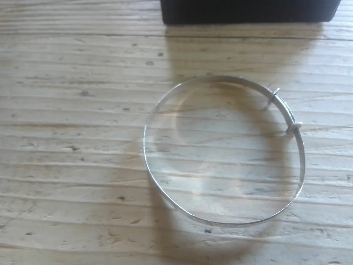 VINTAGE SOLID  STERLING SILVER BABY BANGLE - Image 4