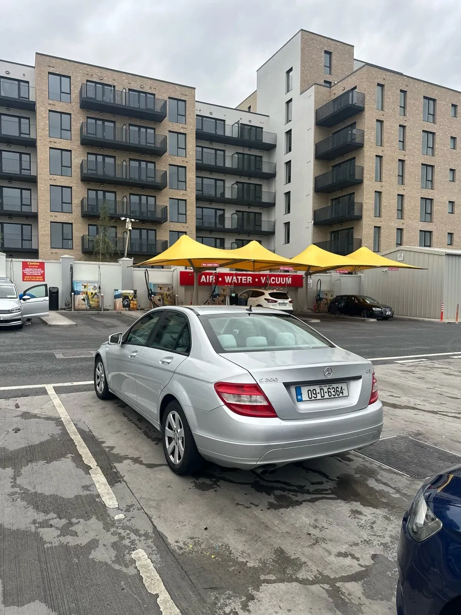 Mercedes C200 - Image 2