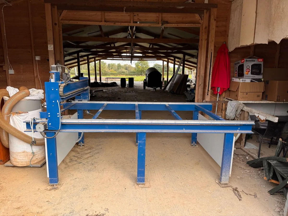 8 x 4 CNC Router with extractor, remote control - Image 2