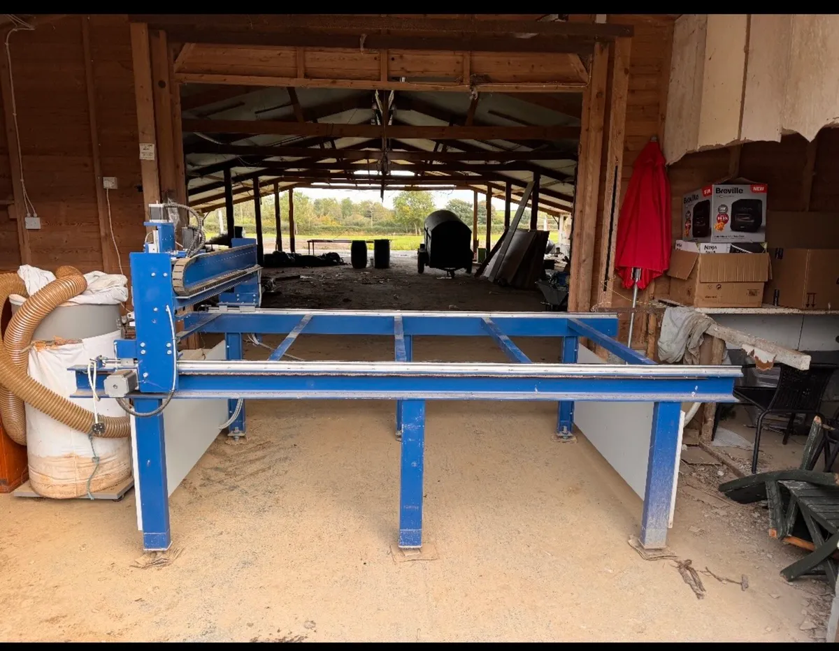 8 x 4 CNC Router with extractor, remote control - Image 3