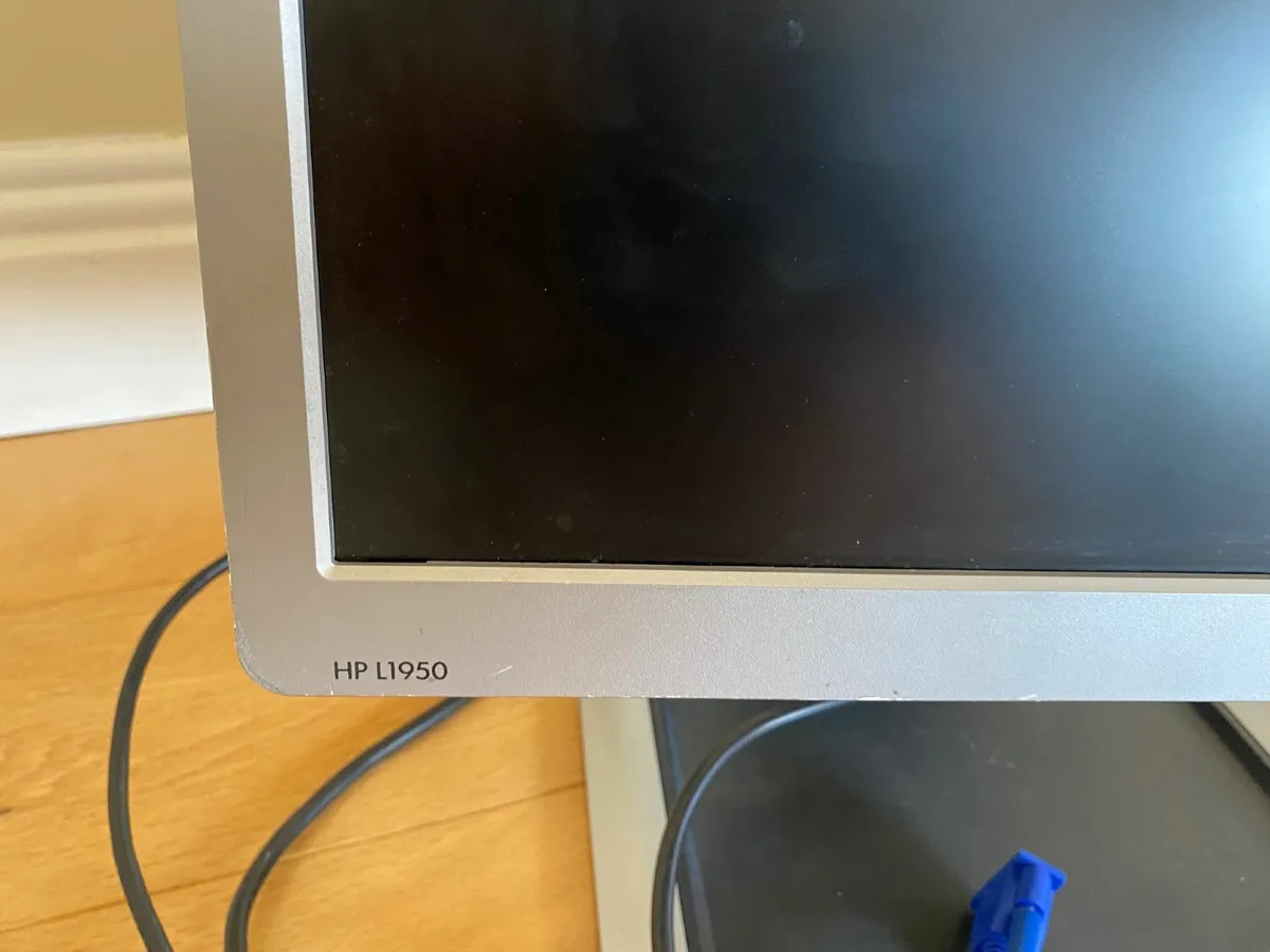 computer screen - Image 3