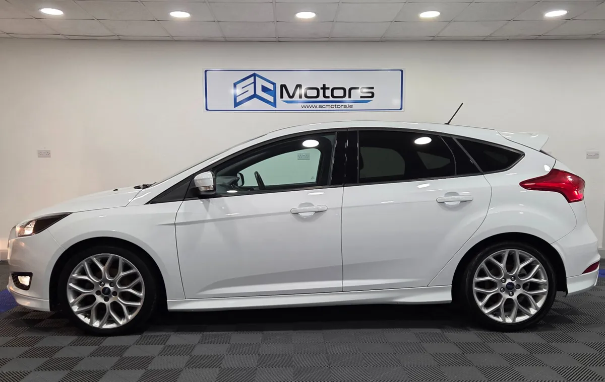 182 Ford Focus 1.5Diesel - ST Line Appearance Pack - Image 3