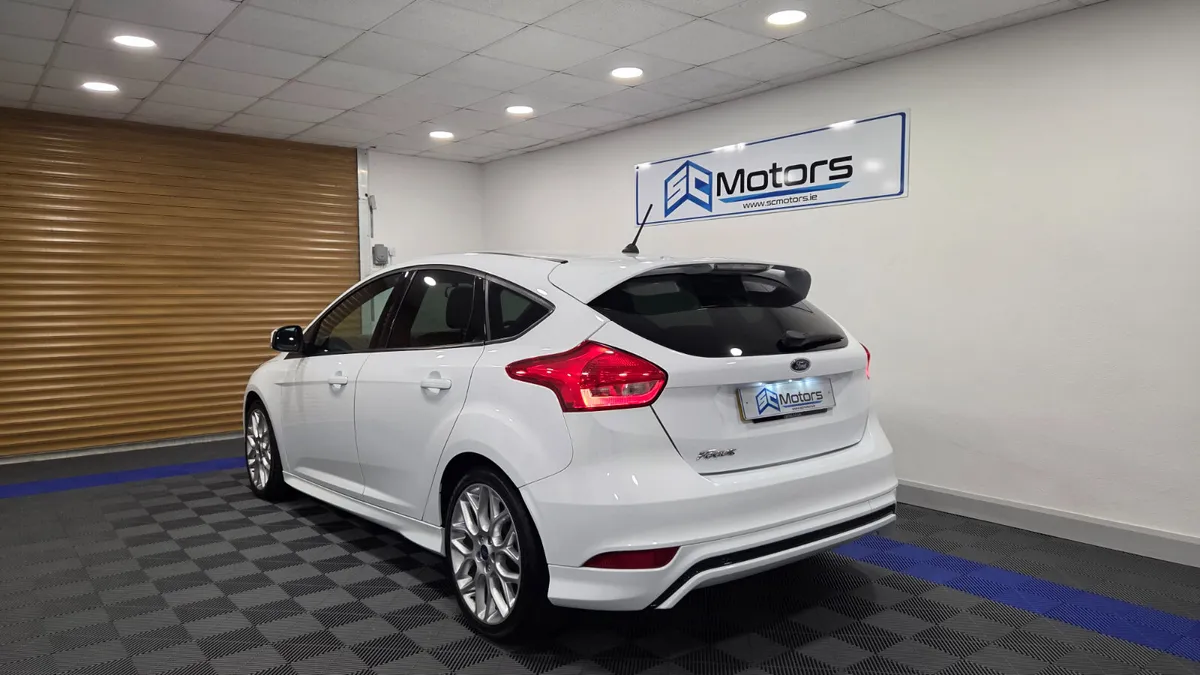 182 Ford Focus 1.5Diesel - ST Line Appearance Pack - Image 4