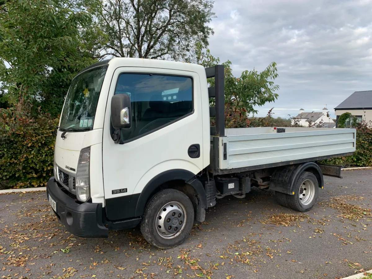 Nissan cabstar Dropside twin wheel 2.5Td - Image 1