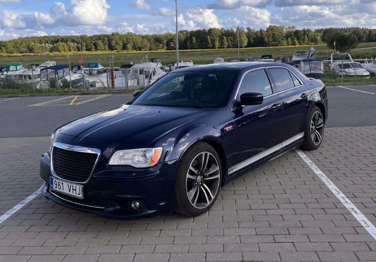 Chrysler 300C SRT8 | 6.4L HEMI V8 | 500 HP | 2013 - Image 1