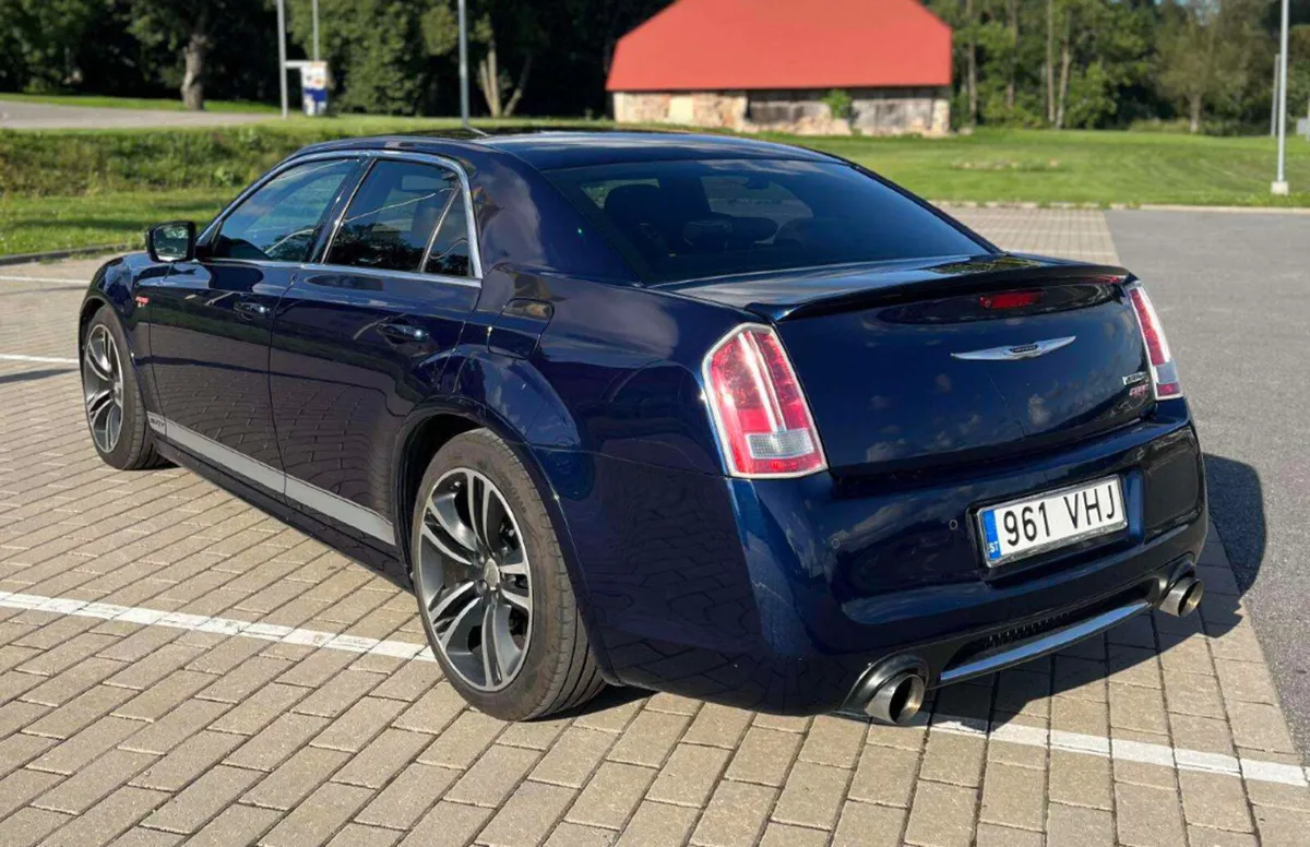 Chrysler 300C SRT8 | 6.4L HEMI V8 | 500 HP | 2013 - Image 3