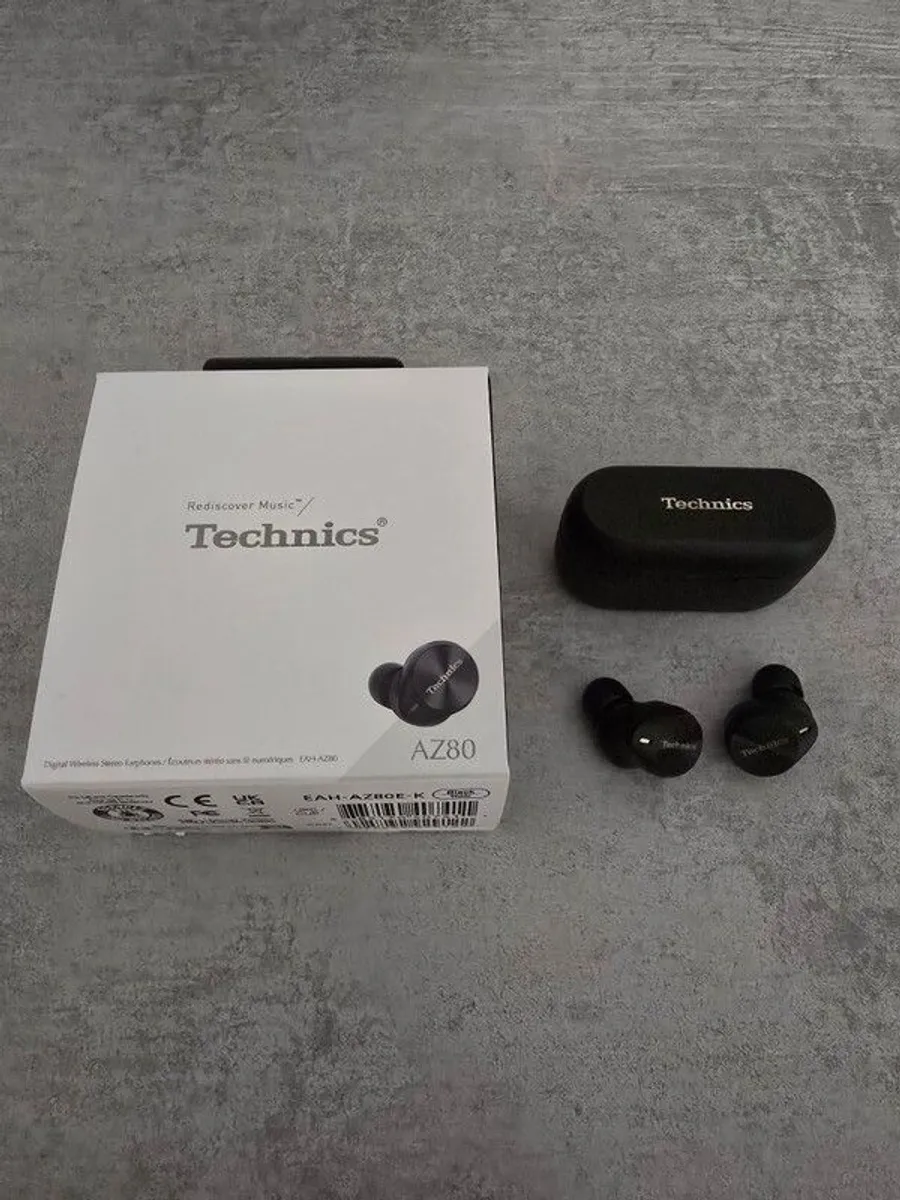 earphones - Image 1