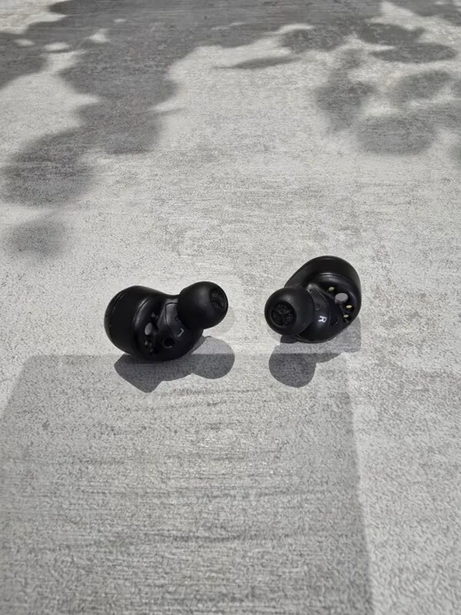 earphones - Image 2
