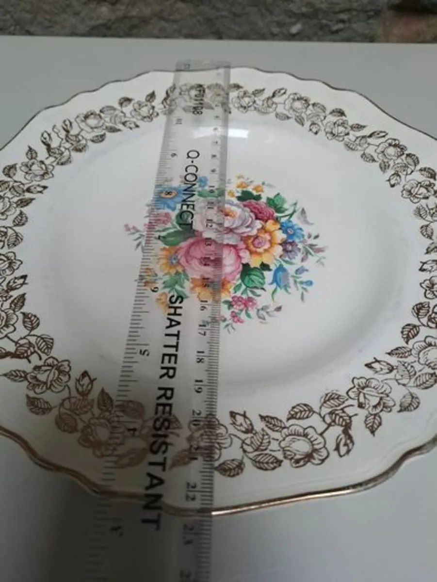 J & G Meakin plate with 22k gold - Image 2