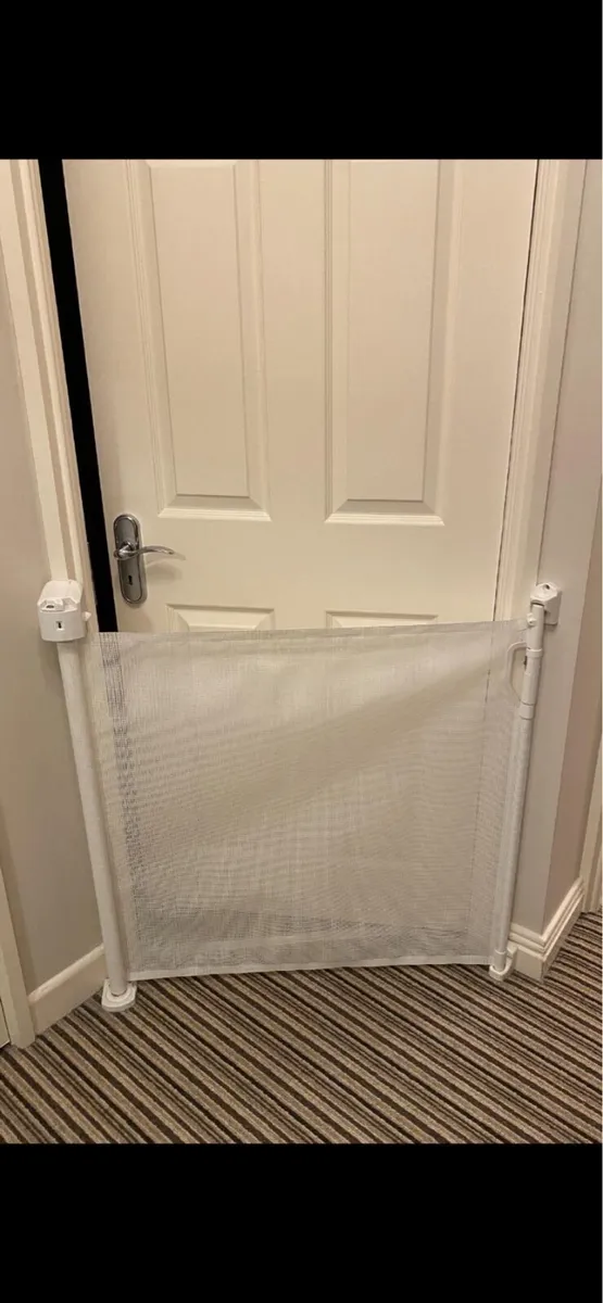 Retractable Safety Gate - Image 1