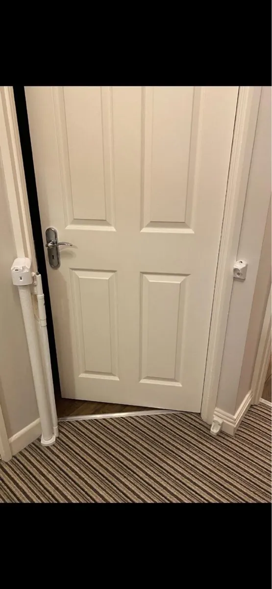 Retractable Safety Gate - Image 2