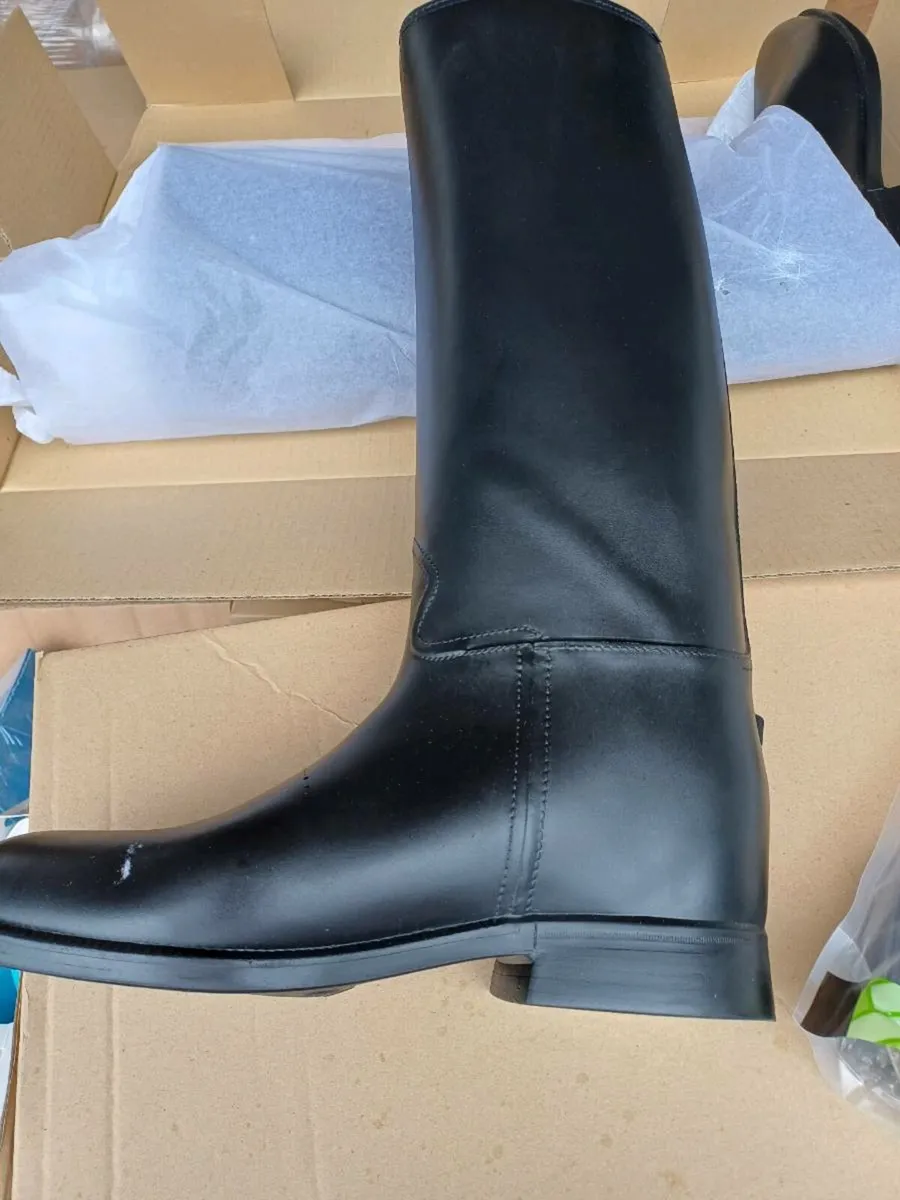 Boots - Image 1