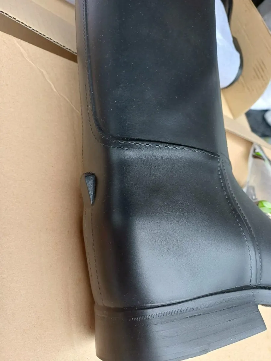 Boots - Image 2