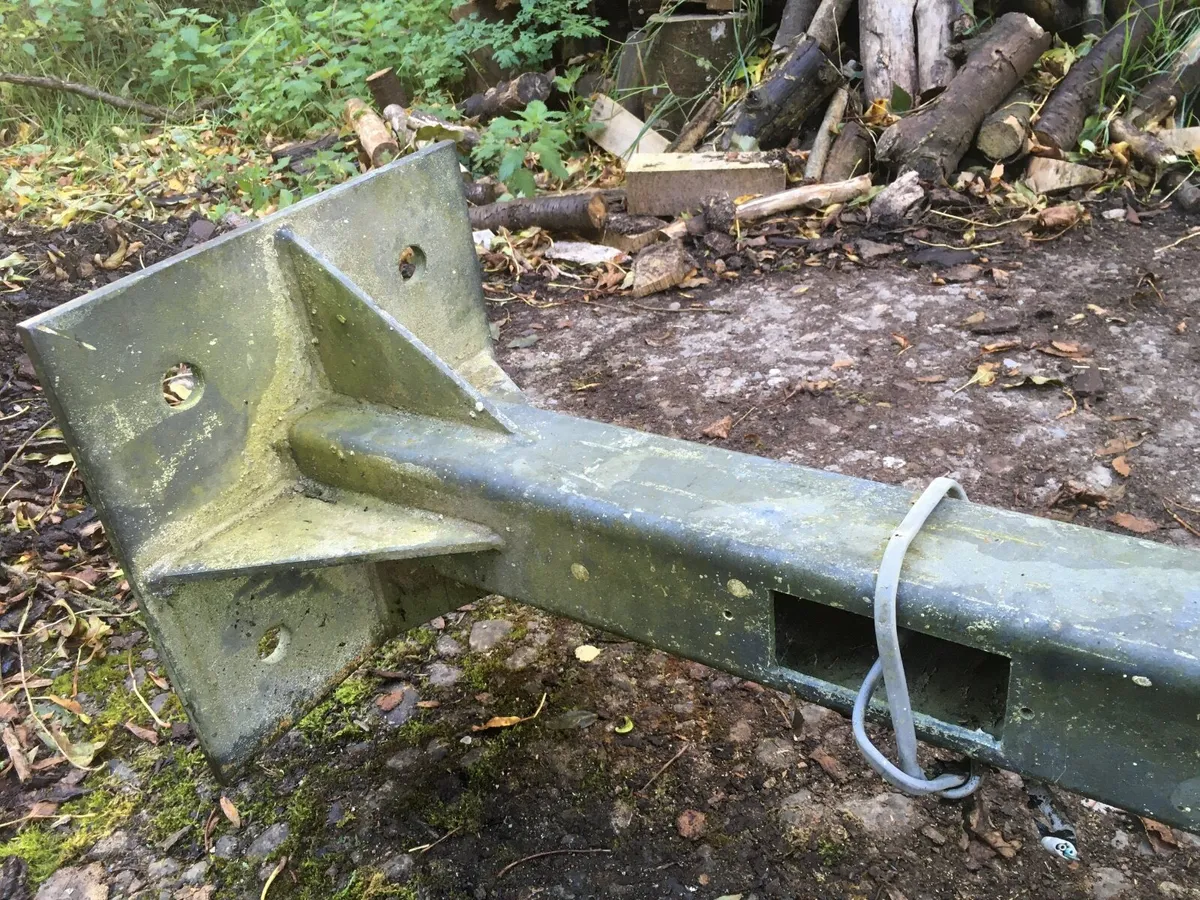 Galvanized pole with base plate - Image 3
