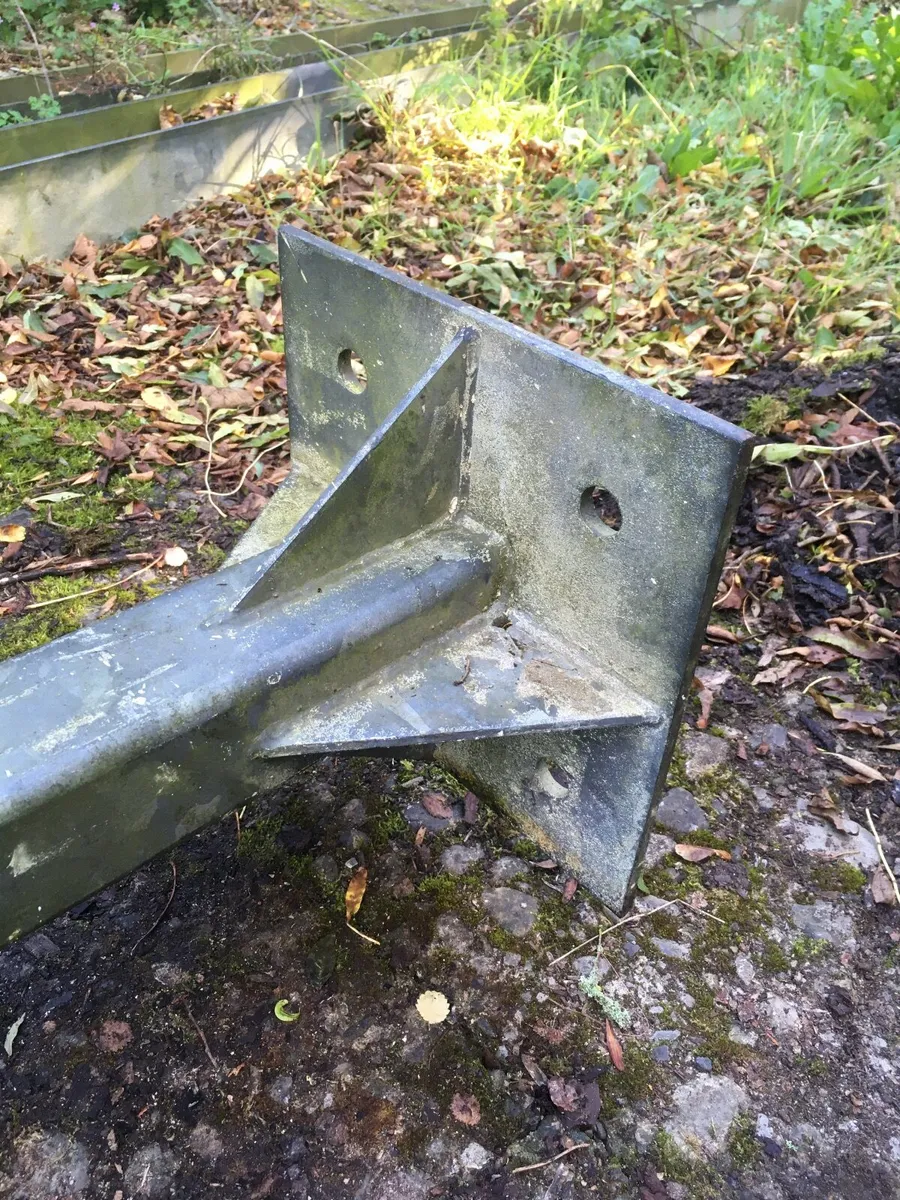 Galvanized pole with base plate - Image 4
