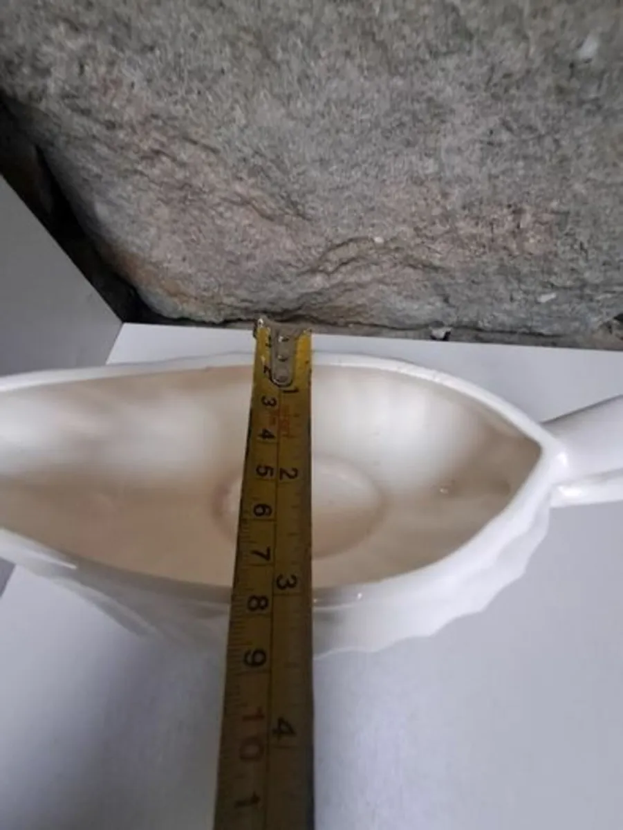 Large ivory gravy jug - Image 3