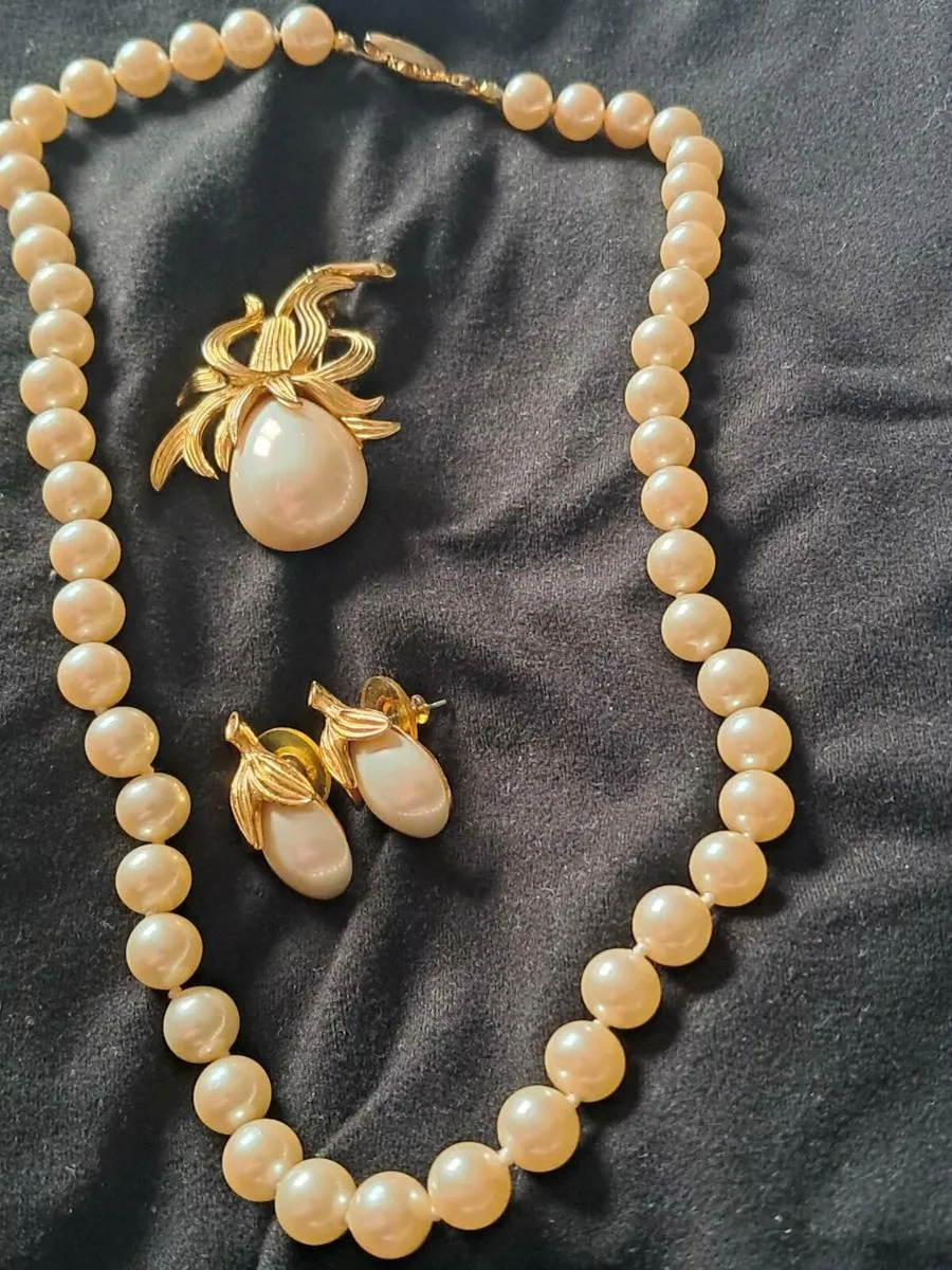 Vintage jewellery - Image 1