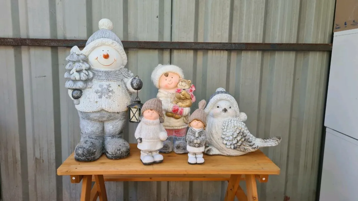 CHRISTMAS DECORATIONS - Image 1