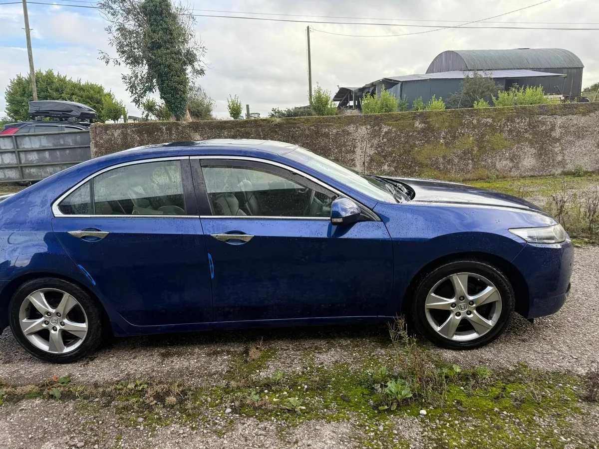 Car - Image 2