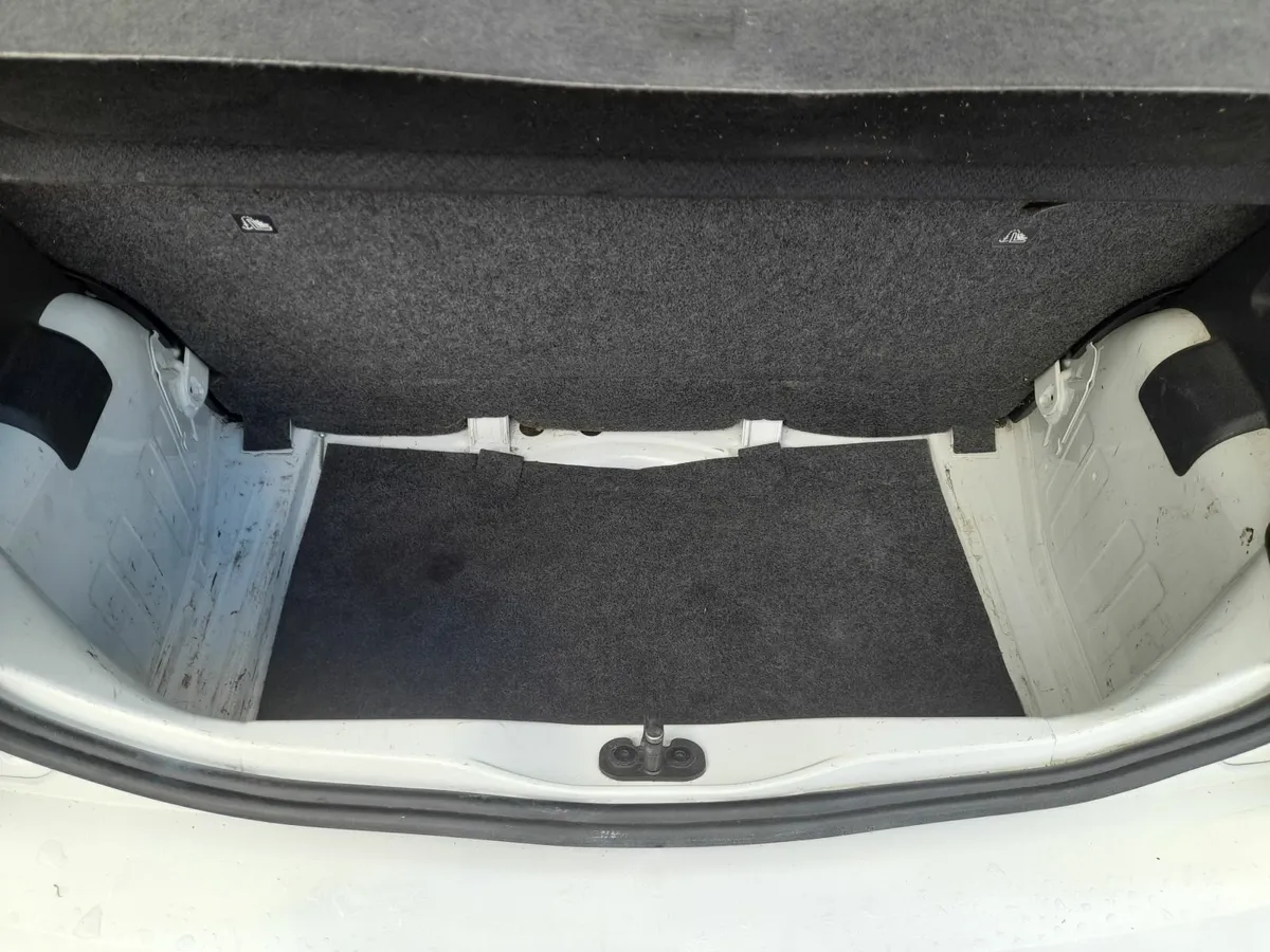 Volkswagen up! 2017 - Image 1