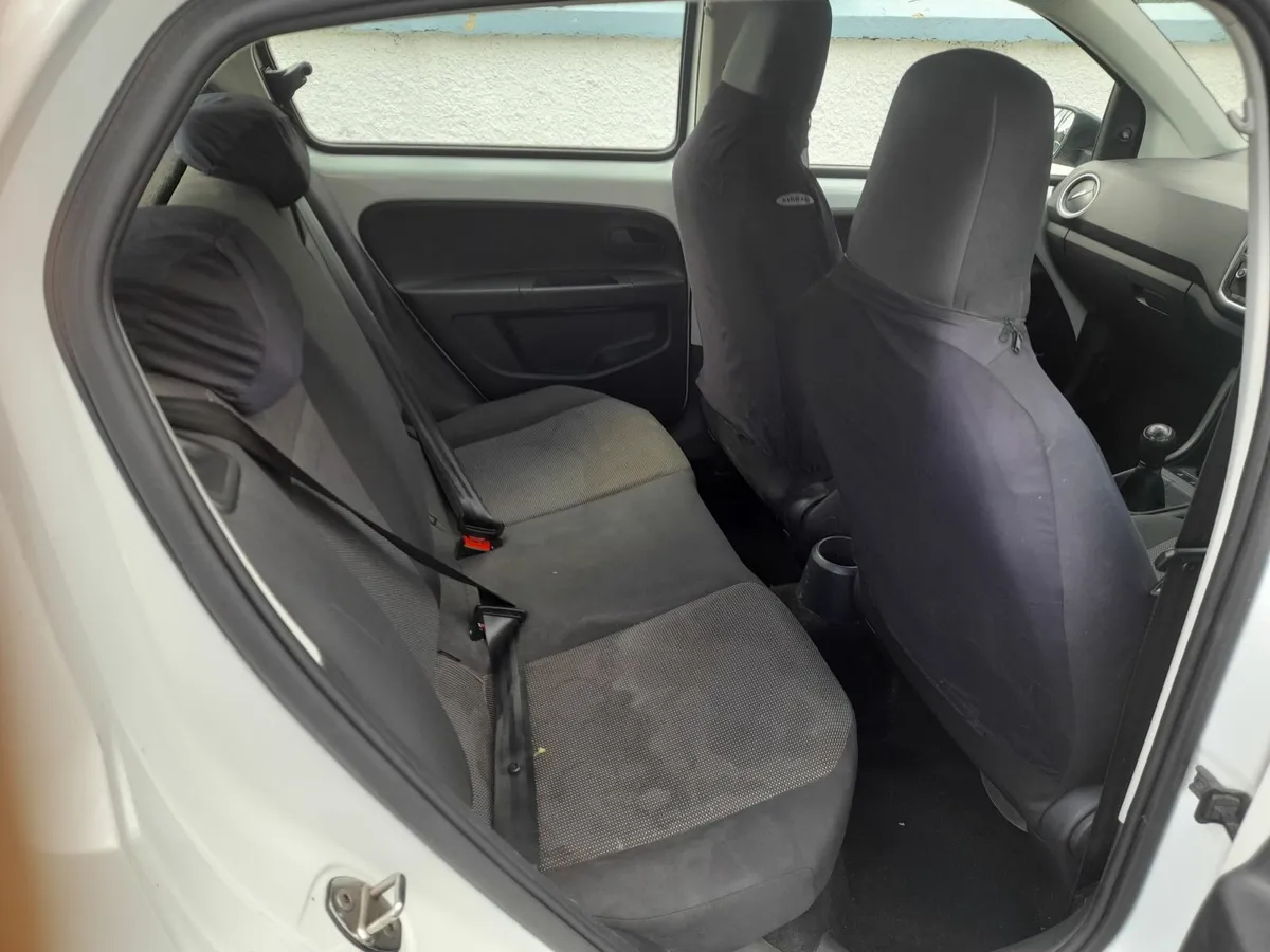Volkswagen up! 2017 - Image 2