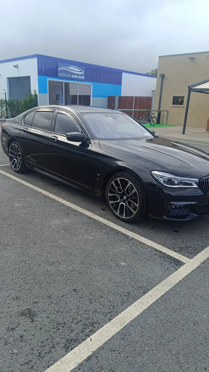 BMW 7-Series 2017 - Image 1