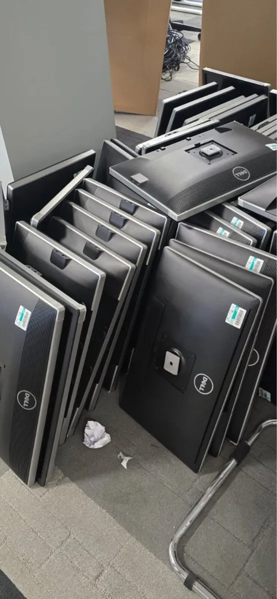 50 Dell monitors - Image 1