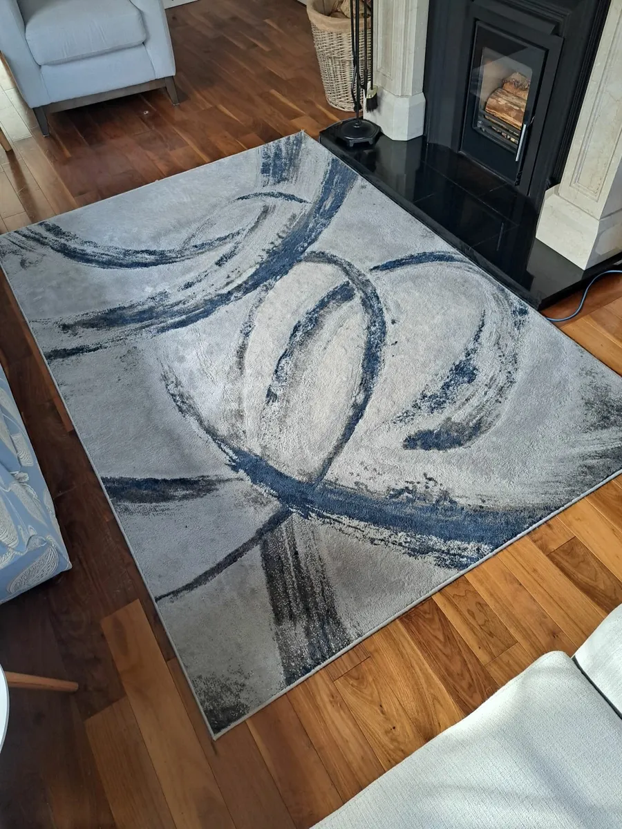 Beautiful Rug in Greys, Navy and Cream - Image 2