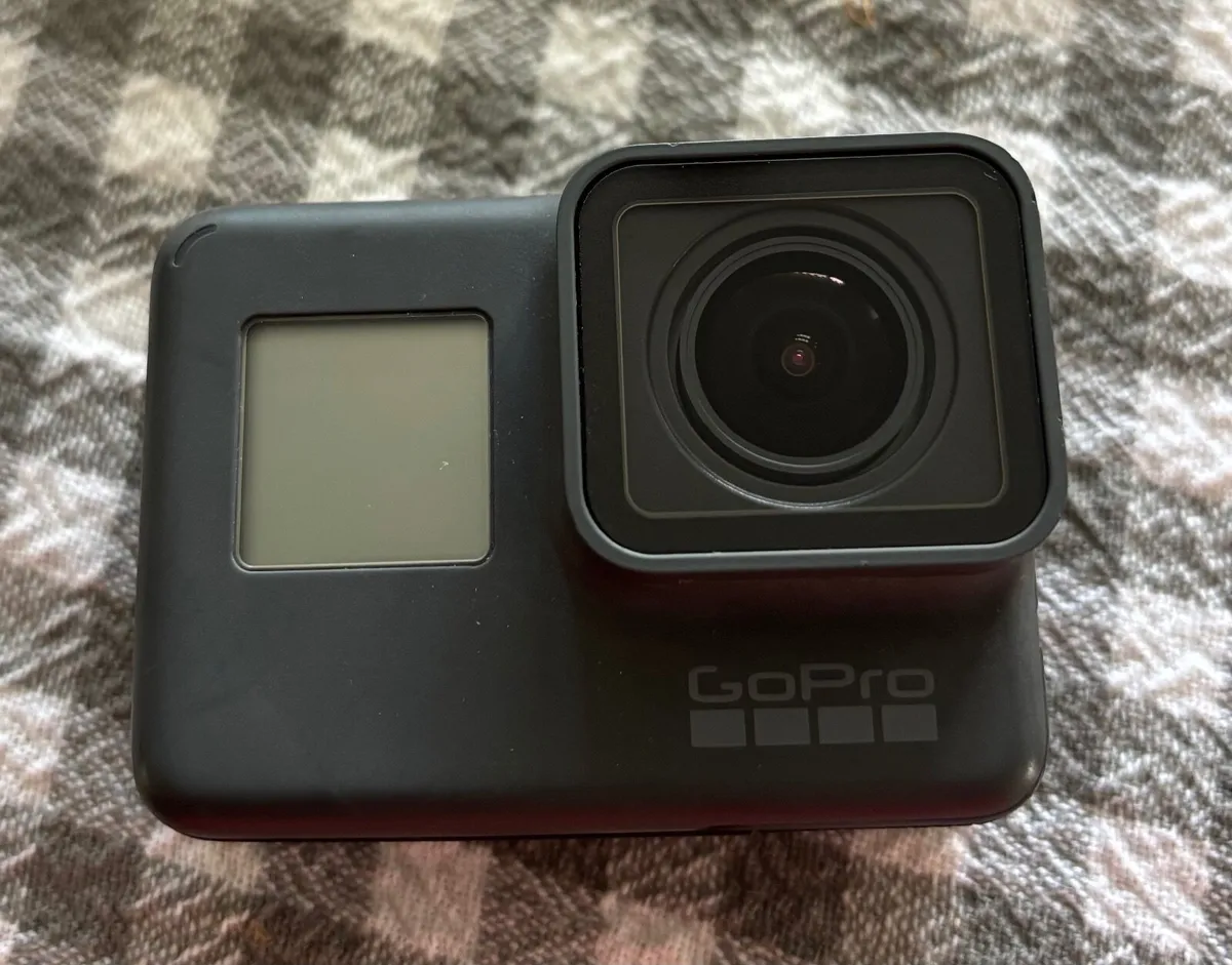 GoPro Hero 5, remote and accessories - Image 1