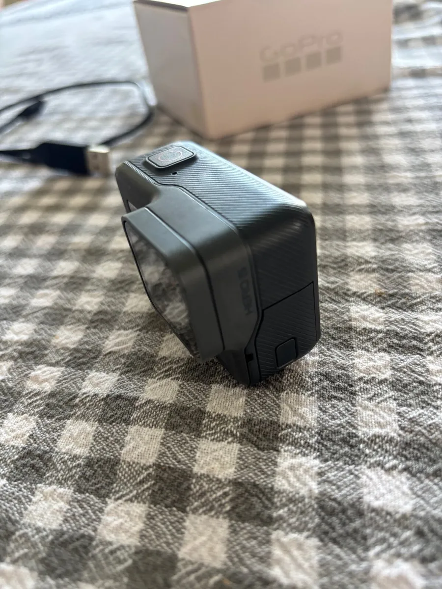 GoPro Hero 5, remote and accessories - Image 4