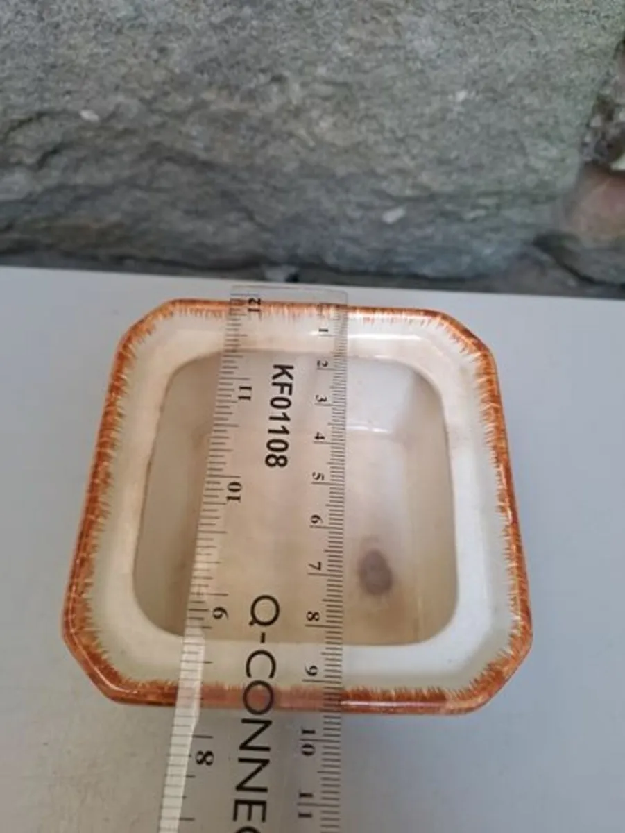 Sandland ware square bowl - Image 3