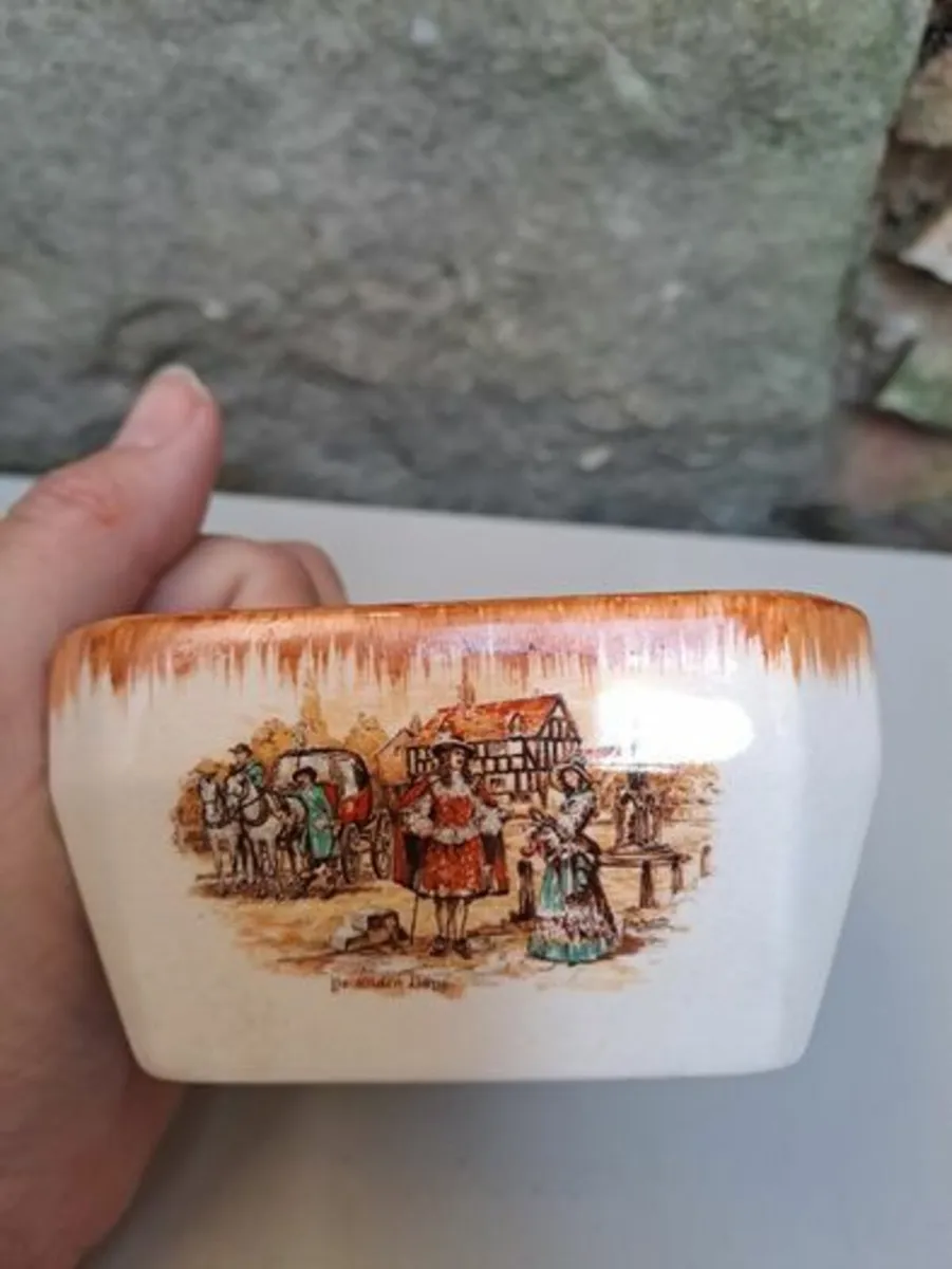 Sandland ware square bowl - Image 4
