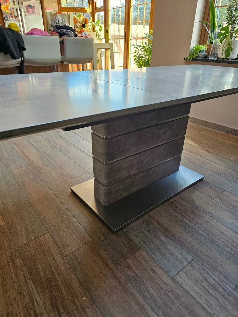 Dining table - Image 2