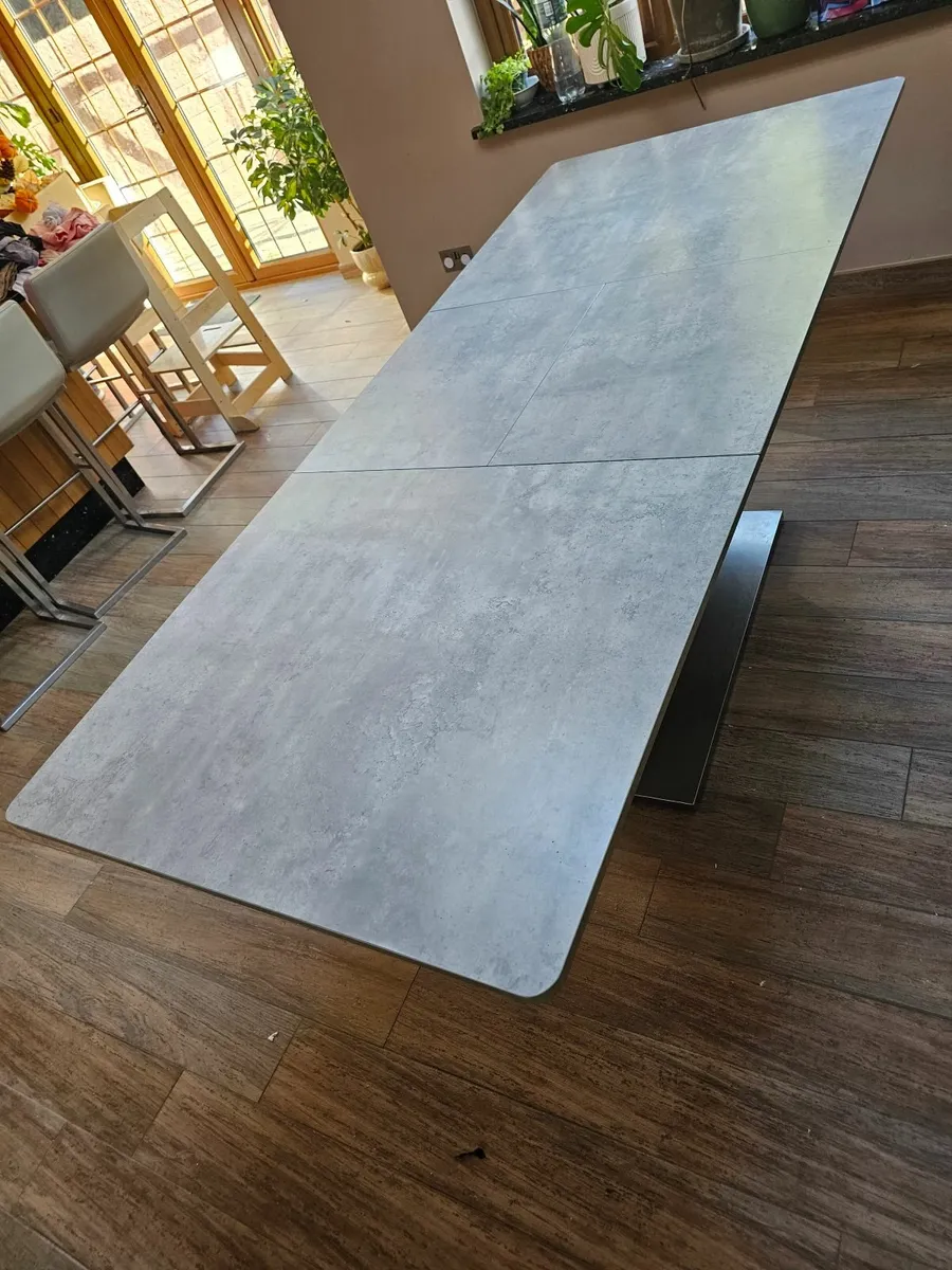 Dining table - Image 3