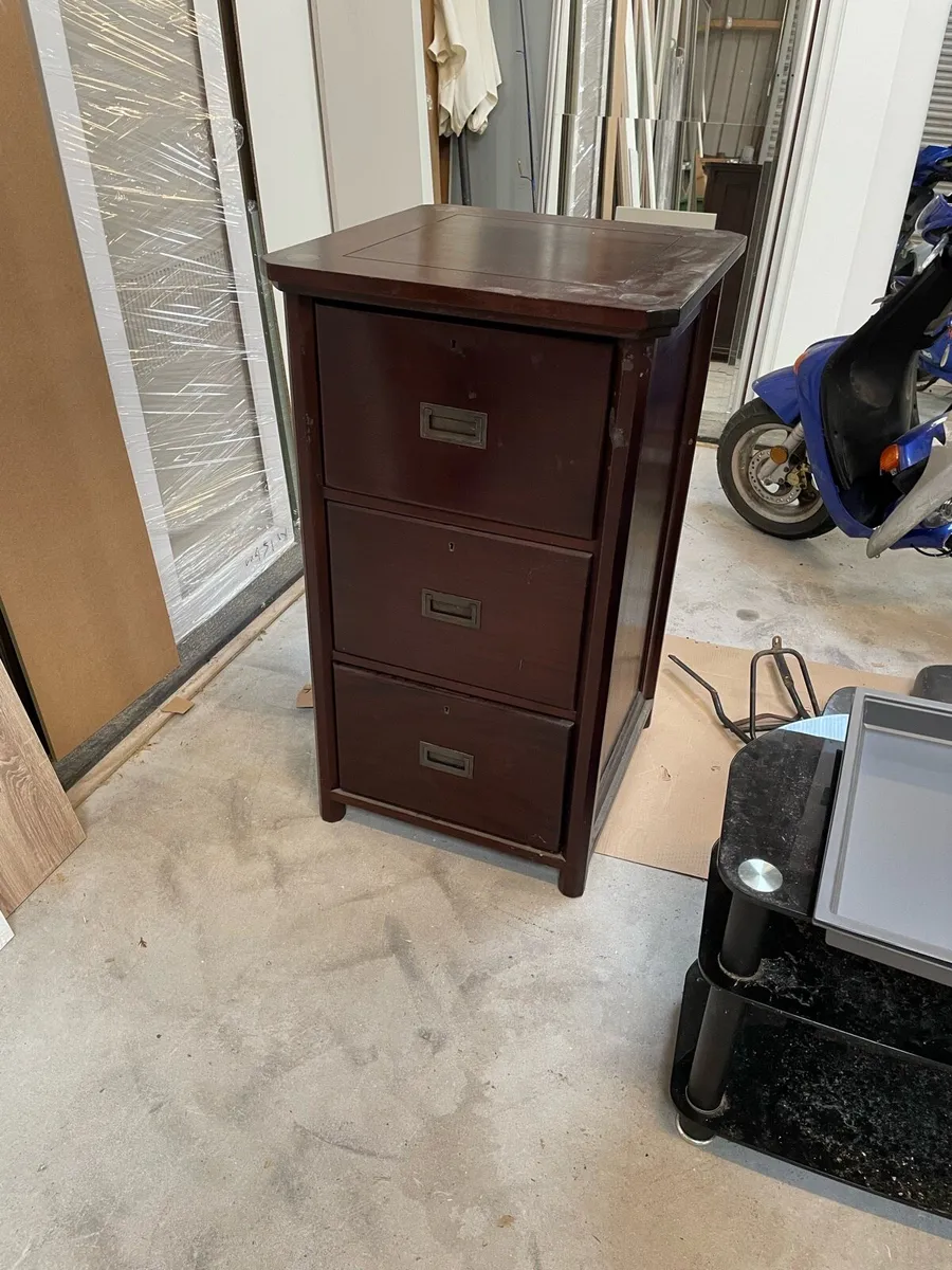Solid mahogany filing cabinet - Image 1