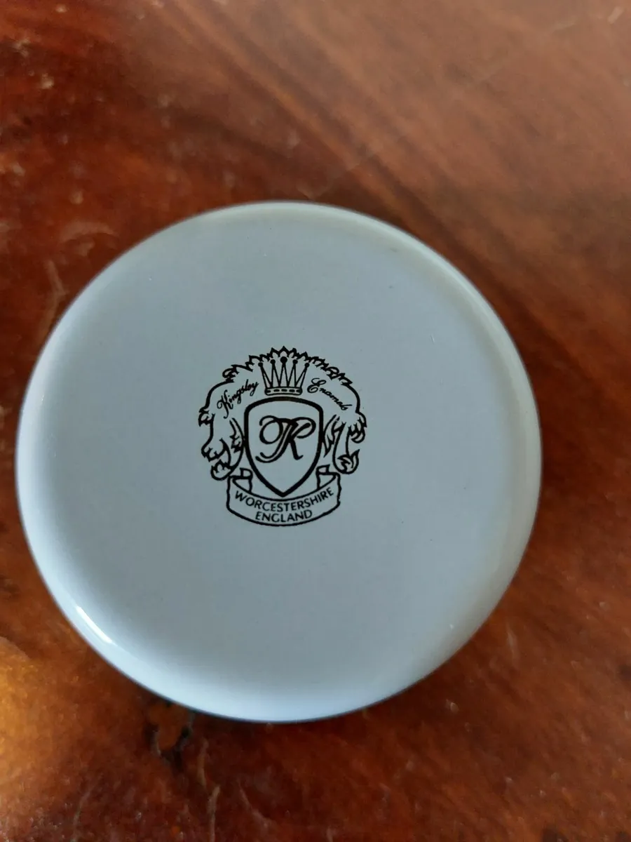 Kingsley Enamels trinket/pill box - Image 3
