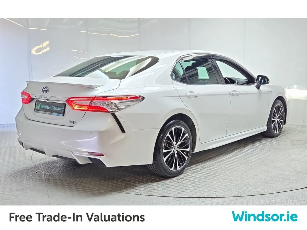 Toyota Camry 2.5 Hybrid - Image 2