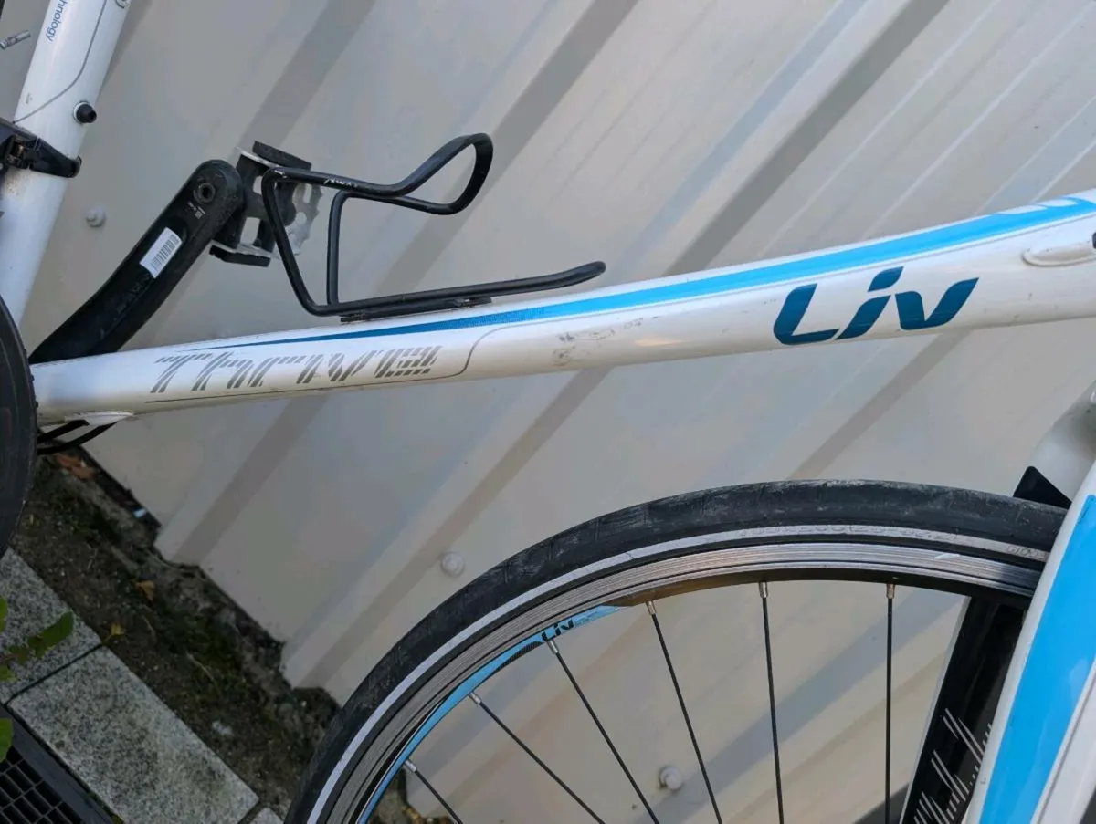 Ladies giant thrive road bike medium frame - Image 1
