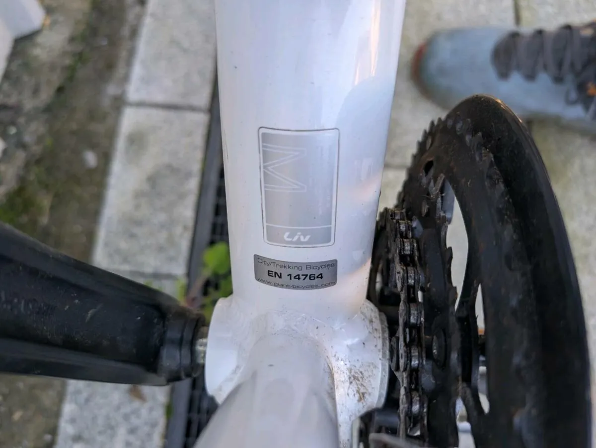 Ladies giant thrive road bike medium frame - Image 3